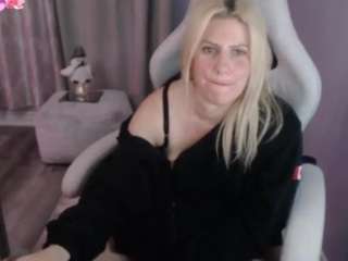 bellastar84 Live Webcam on CamSoda