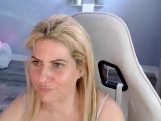 bellastar84 Live Webcam on CamSoda