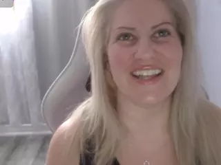 Bellastar84's Live Sex Cam Show
