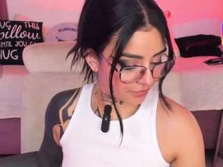 hinata-01 Live Webcam on CamSoda