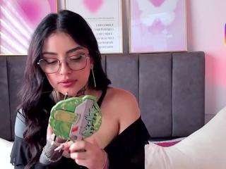 Live webcam model hinata-01 on Soda Cams