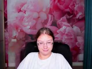 AngelinaLow