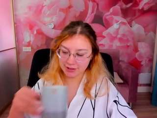 angelinalow's CamSoda show and profile