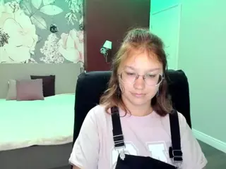AngelinaLow's Live Sex Cam Show