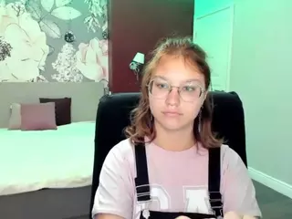 AngelinaLow's Live Sex Cam Show