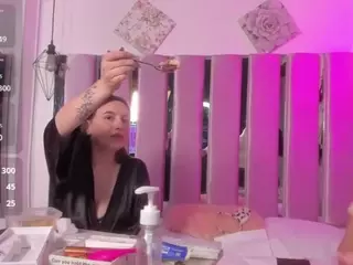 ivybraaze's Live Sex Cam Show