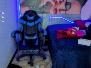  lucia-21 chat room