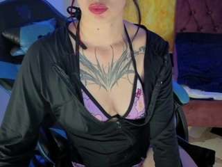 lucia-21 Live Webcam on CamSoda
