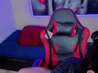 lucia-21's CamSoda show and profile