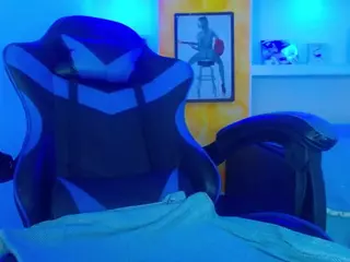 lucia-21's Live Sex Cam Show