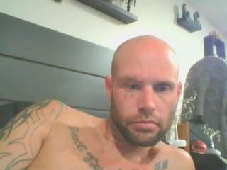 themaskedbadiee webcam model