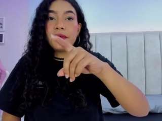 vickyruiz1's CamSoda show and profile