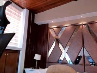 aida-jones Squirt live webcam