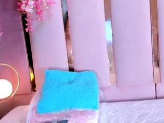 emmawilliams22 from CamSoda is Freechat