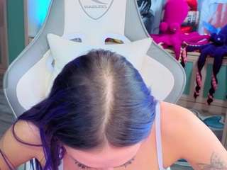 imsuka's CamSoda show and profile