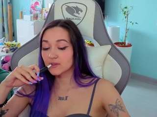 imsuka's CamSoda show and profile