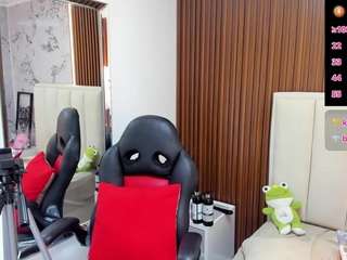 madyrowan's CamSoda show and profile