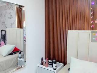 madyrowan's CamSoda show and profile