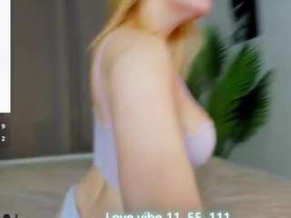 anna-che1sea's CamSoda show and profile