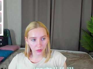 anna-che1sea's CamSoda show and profile