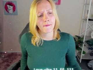 anna-che1sea's CamSoda show and profile