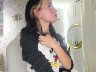 LilyyThea live webcam show