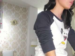 LilyyThea live webcam show