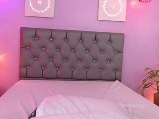 sabrinaa-fox Live Webcam on CamSoda