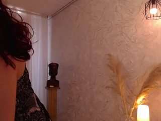 sabrinaa-fox's CamSoda show and profile