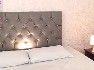 sabrinaa-fox's CamSoda show and profile