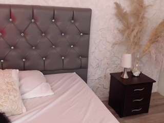 sabrinaa-fox's CamSoda show and profile