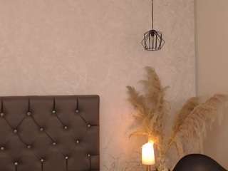 sabrinaa-fox's CamSoda show and profile