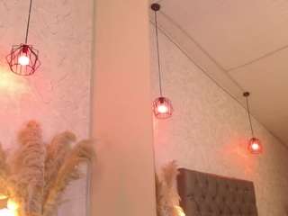 sabrinaa-fox's CamSoda show and profile