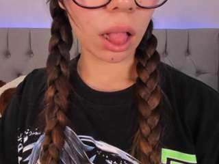 annecox9 Live Webcam on CamSoda