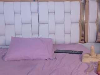 cutepetitee's CamSoda show and profile