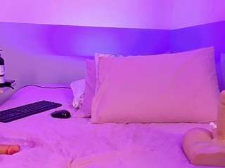 cutepetitee Live Webcam on CamSoda