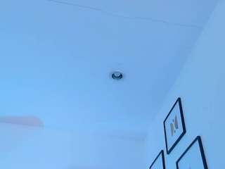 cutepetitee, female webcam model,  years old, on live webcam