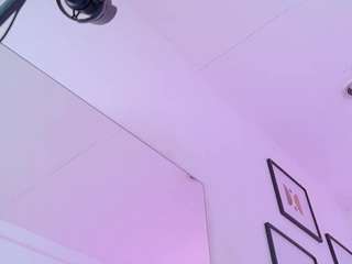 cutepetitee's CamSoda show and profile