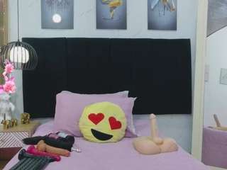 Live cam show with cutepetitee