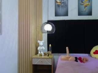 Live cam show with cutepetitee