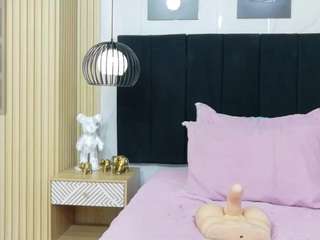 cutepetitee live webcam show