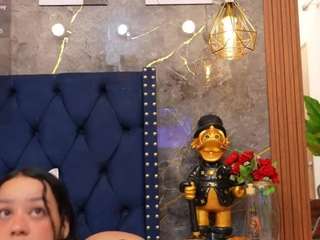 Live cam show with cutepetitee