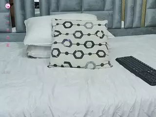 cutepetitee's Live Sex Cam Show
