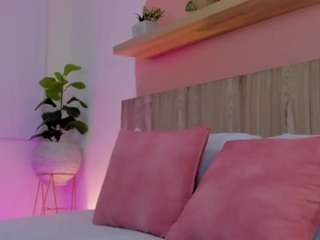 nina-blake Live Webcam on CamSoda