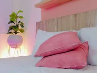 nina-blake webcam model