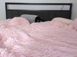 Live webcam model queenlolaxxx on Soda Cams