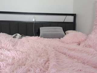 Live webcam model queenlolaxxx on Soda Cams