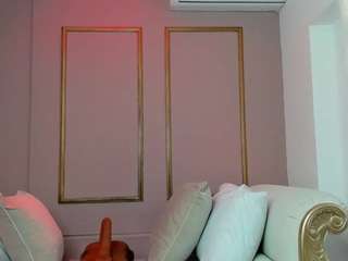 zoeysnow's CamSoda show and profile