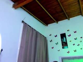 alexahotgirl's CamSoda show and profile