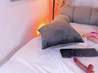 Lauracarther's cam show statistics and live stream
